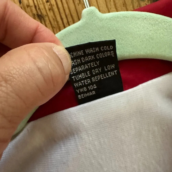 Red Windbreaker Size X-Large - Picture 8 of 12